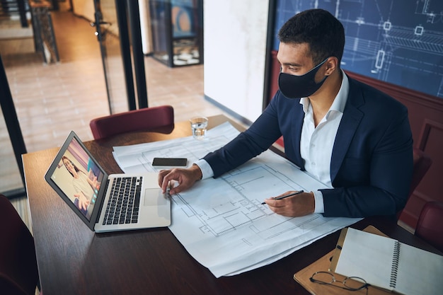 Office employee consulting his female colleague online