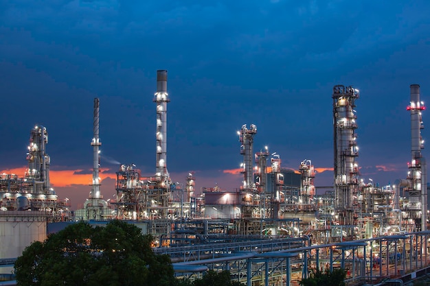 Oilâ refinery â andâ plant tower column refinery of petrochemistry industry in oilâ andâ gasâ âindustry withâ cloudâ blueâ âsky the twilight backgroundâ.