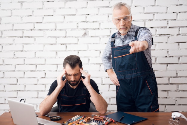 Old Angry Computer Master Teaches Stressed Man.