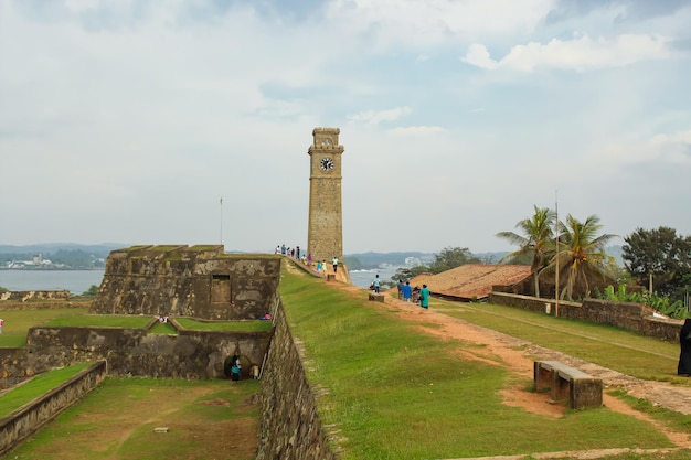 Photo old clock tower at galle dutch fort 17th centurys ruined dutch castle