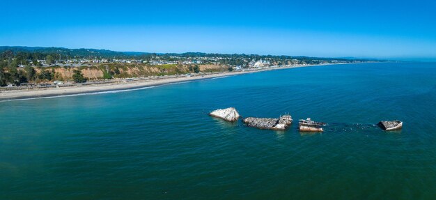 Photo old tanker ship wreck near the coast of california usa