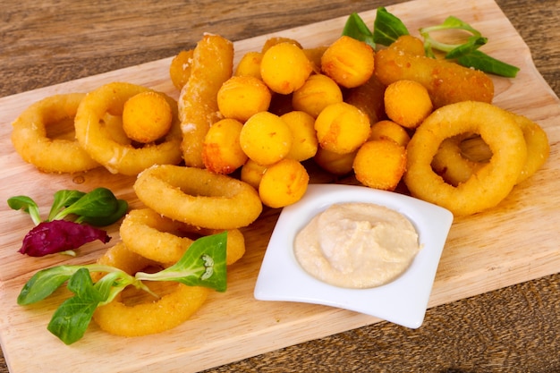 Onion rings and potato balls