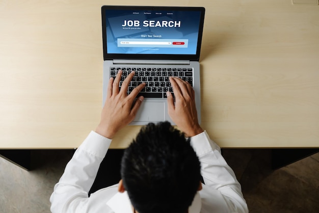 Online job search on modish website for worker to search for job opportunities