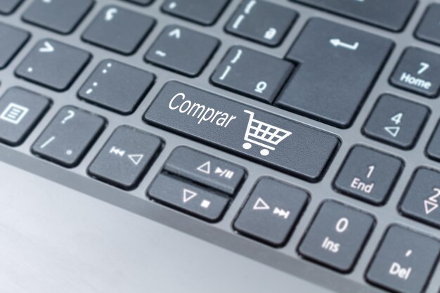 Photo online shopping cart icon on keyboard key ecommerce concept in brazilian portuguese