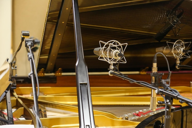 open grand piano with microphone inside