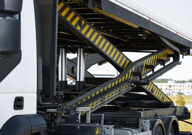 The operation of the hydraulic lift of a special cargo elevator car.