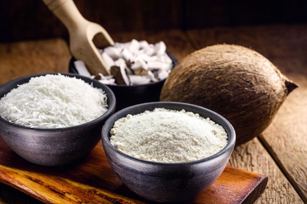 Photo organic coconut flour, with grated coconut in the background, culinary ingredients for fruit sweets