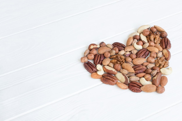 Organic mixed nuts heart