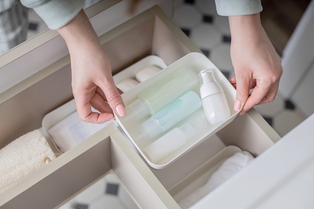 Organization of bathroom amenities tidying up