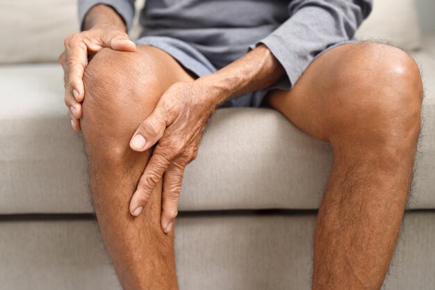 Photo osteoarthritis is more common in the elderly causes knee pain swelling redness stiffness in the knee clinging noise in the kneex9