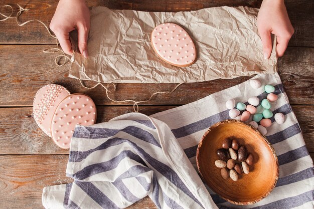 Packing sweet cookies for Easter