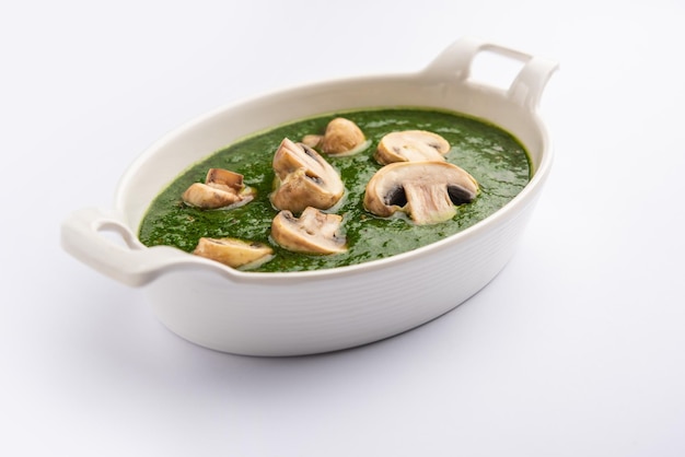 Palak Mushroom is a healthy and delicious dish of sauteed button mushrooms and aromatics in a creamy spinach sauce