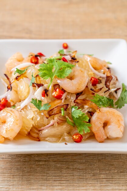 pamelo spicy salad with shrimps or prawns