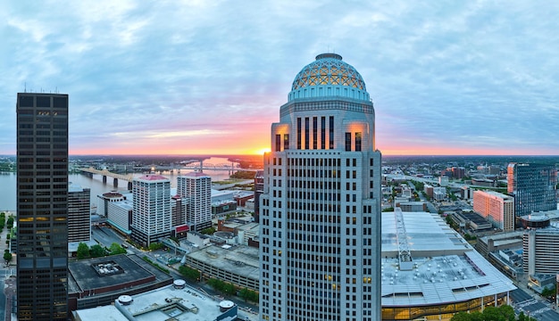 Photo panorama aerial sunrise over louisville kentucky downtown skyscrapers 400 west market building