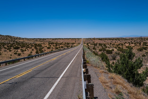 Photo panoramic picture of a scenic road usa barren scenery