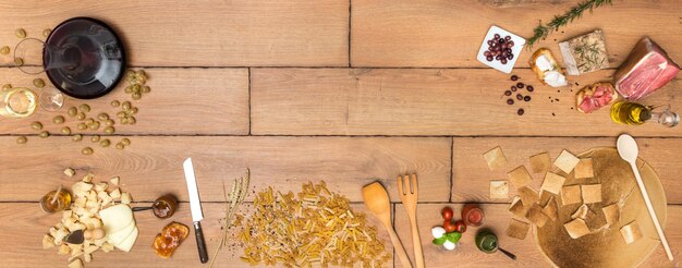 Photo panoramic shot of assortment on a wooden table