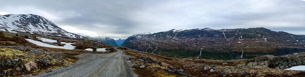 Photo panoramic view of the aursjovegen mountain road in norway