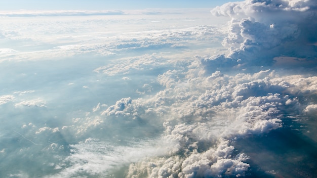 Panoramic view above the clouds where their training is, the passage of the sun's rays