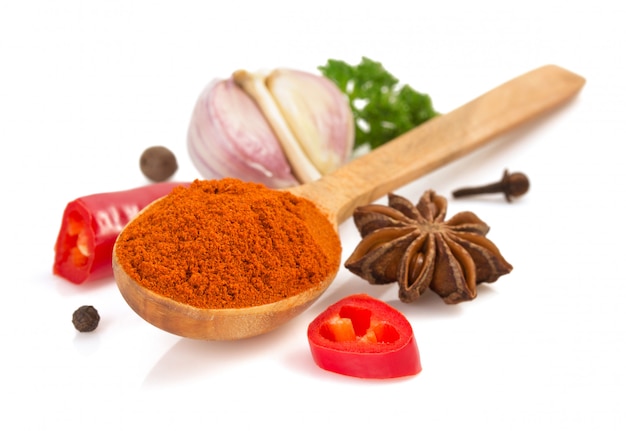 Photo paprika powder isolated on white