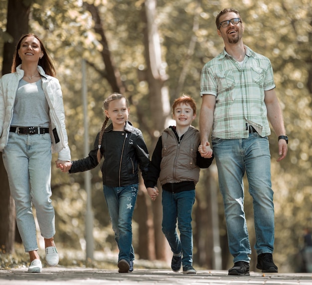 Parents with children are on the path of the city Park