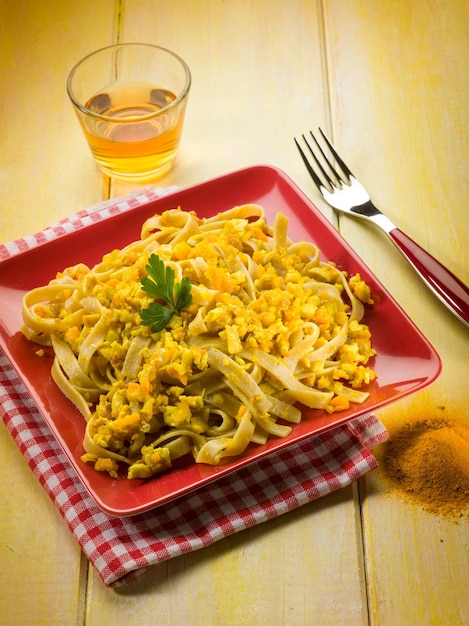 Pasta with chicken ragout and curry