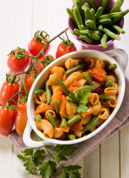 Pasta with green beans and fresh tomatoes