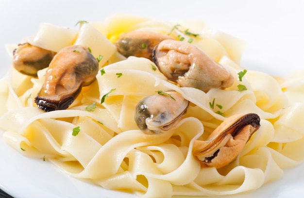 Pasta with shrimps and tomatoes