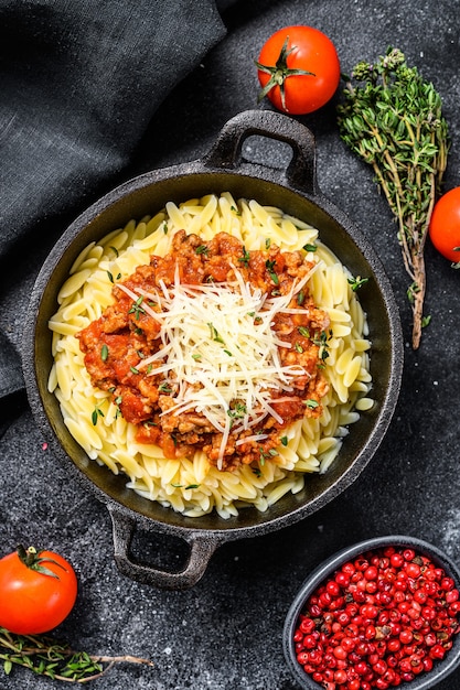 Pasta with tomato sauce and ground beef