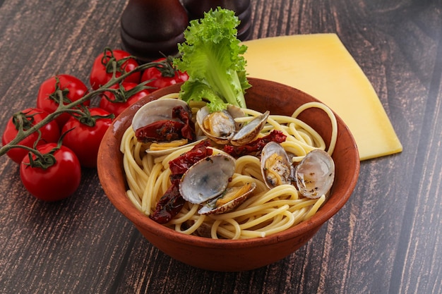 Pasta with vongole and dry tomato