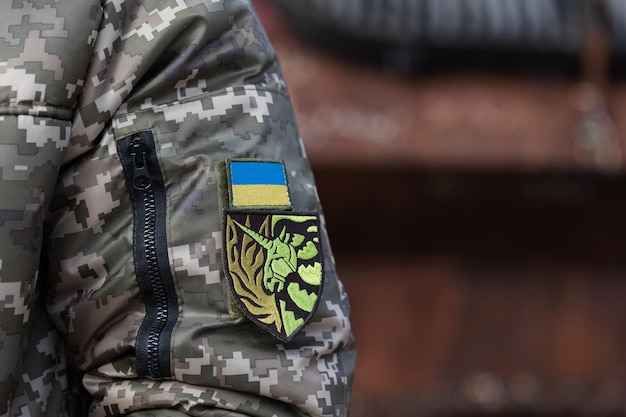 A patch on a soldier's sleeve says ukraine on it.