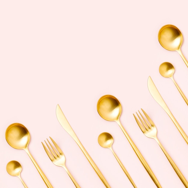 Photo pattern made of cutlery on pastel background, flat lay, top view. fashion minimalist concept.