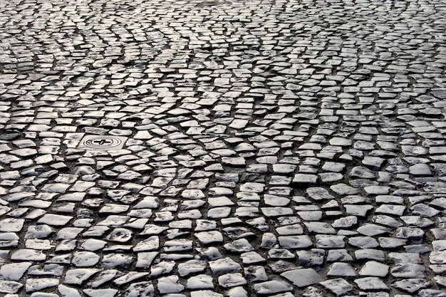 Paving blocks made of asymmetrical stone