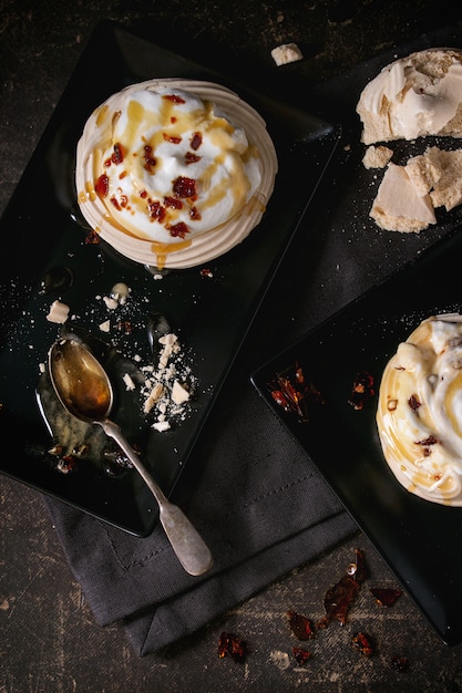 Pavlova dessert with caramel