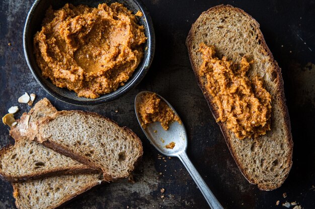 Photo peanut paste on brown wholegrain bread