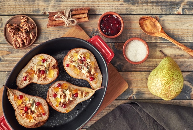 Pears baked with Blue cheese, wallnuts and jam