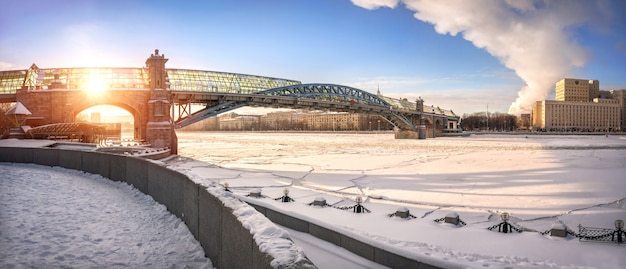 The pedestrian Andreevsky bridge across the frozen Moscow River