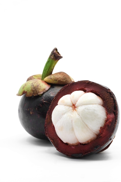 Peel mangosteen