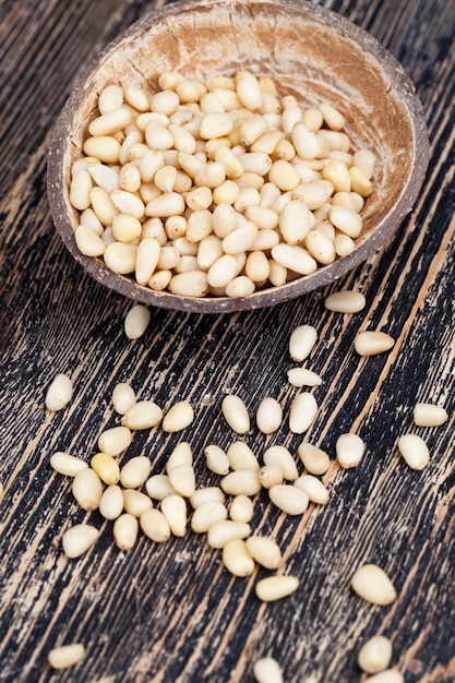 Peeled pine nuts of small size