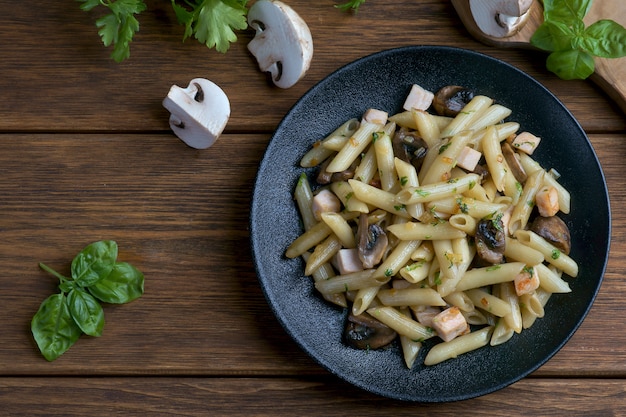 Penne pasta with mushrooms and chicken