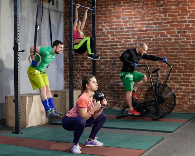 People are training at the crossfit gym