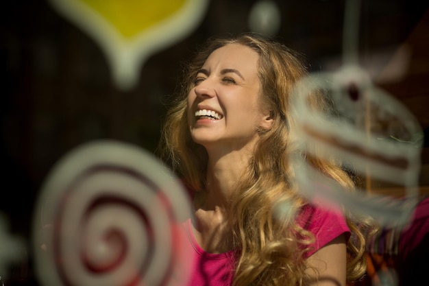 Perfect portrait of friendly approachable girl with a stunning smile Woman with thick hair resting in cafe