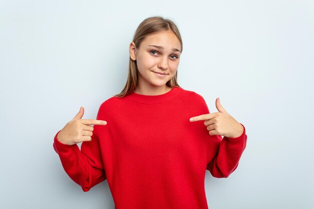 Photo person pointing by hand to a shirt copy space proud and confident