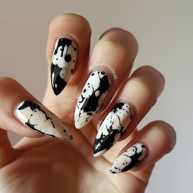 Photo a person with a black and white nail art design