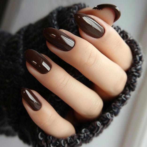 Photo a person with a brown nail polish on their nails