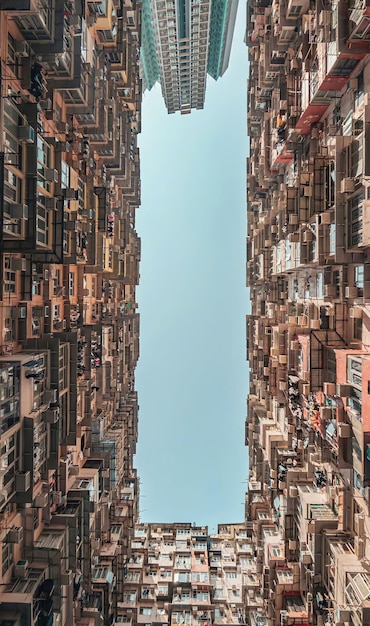 A photo of a building with a blue sky and the words'apartment'on it