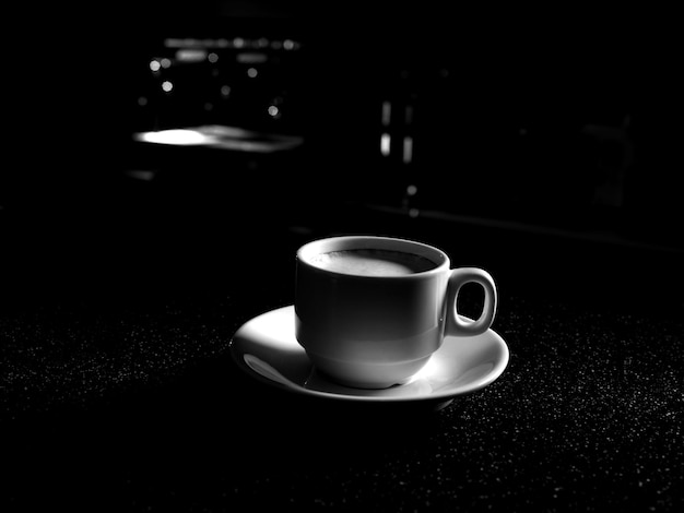 Photo cups of coffee is on the table in a bowl