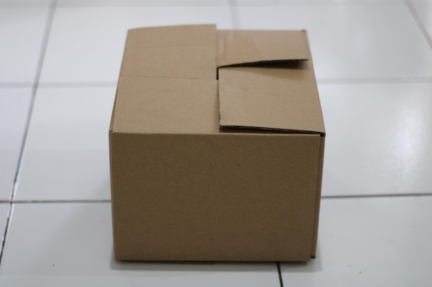 Photo photo of empty brown box