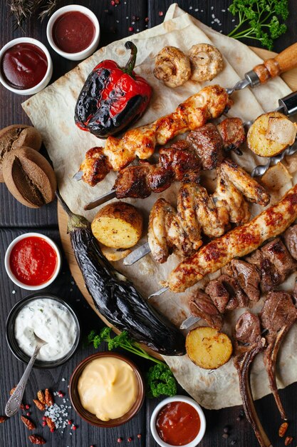 Photo high angle view of food on black table