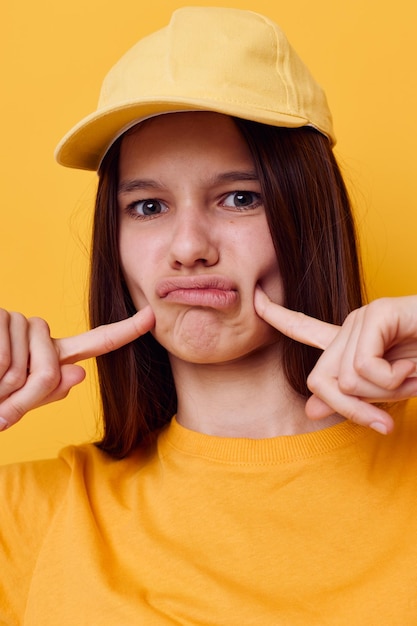 Photo pretty woman hand gesture emotions summer style yellow background