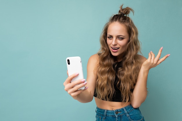 Photo shot of beautiful upset good looking young woman